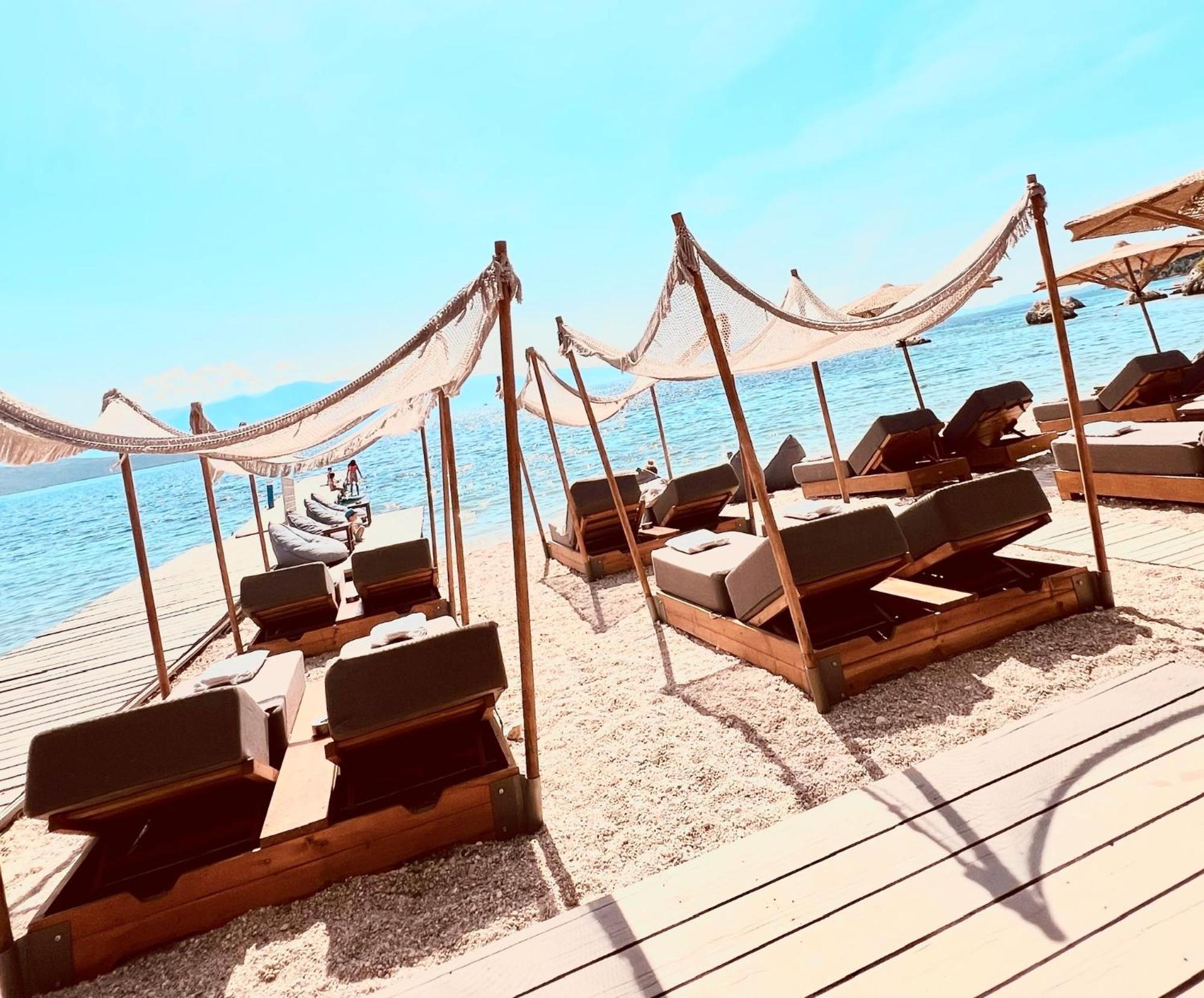 Athilia Aparthotel Никиана Екстериор снимка
